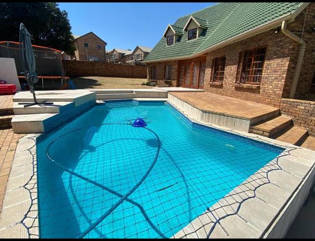 4 BEDROOM HOUSE FOR SALE IN OAKDENE